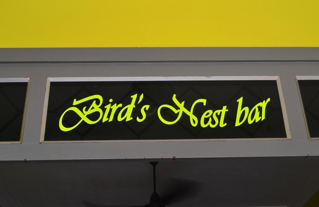 Bird'S Nest Hostel Kampot Exterior photo