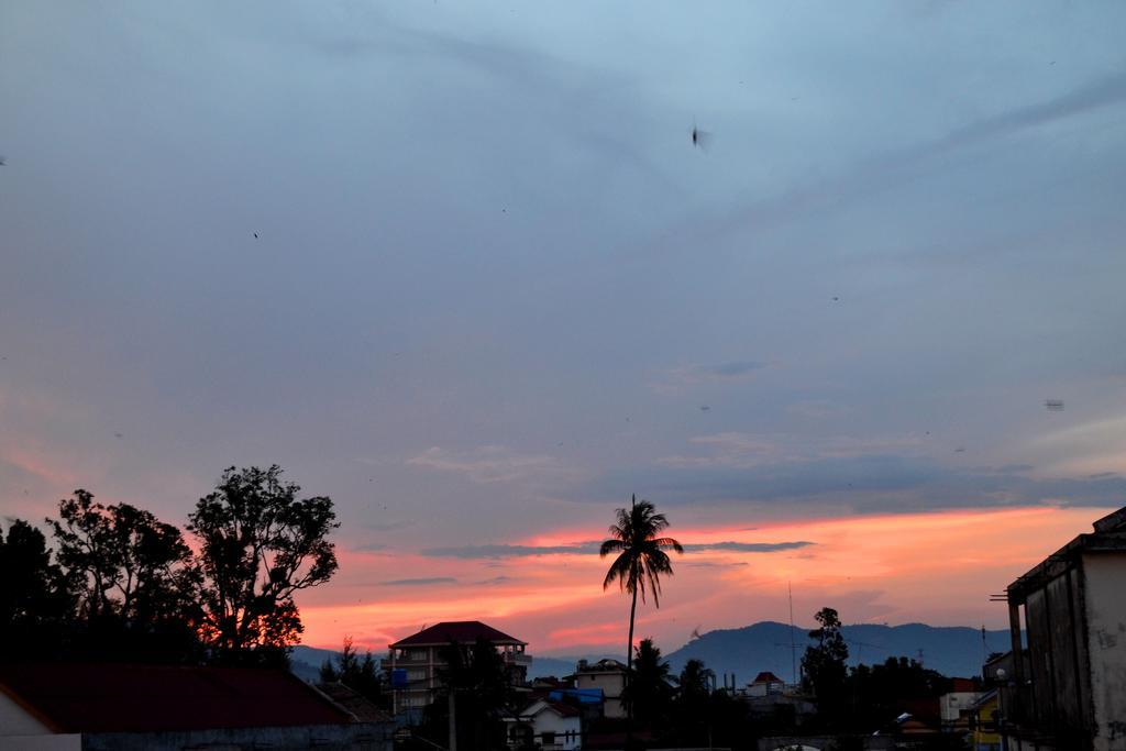Bird'S Nest Hostel Kampot Exterior photo